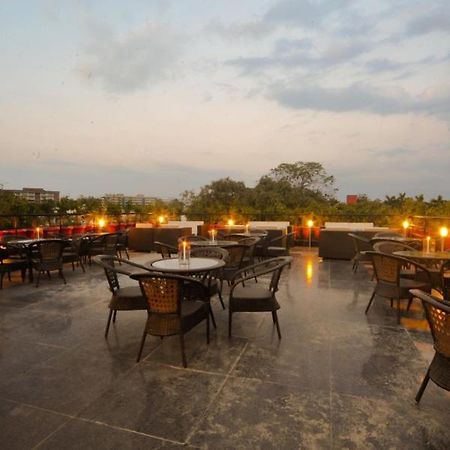 Hotel Jullundur 18 Chandigarh Ngoại thất bức ảnh