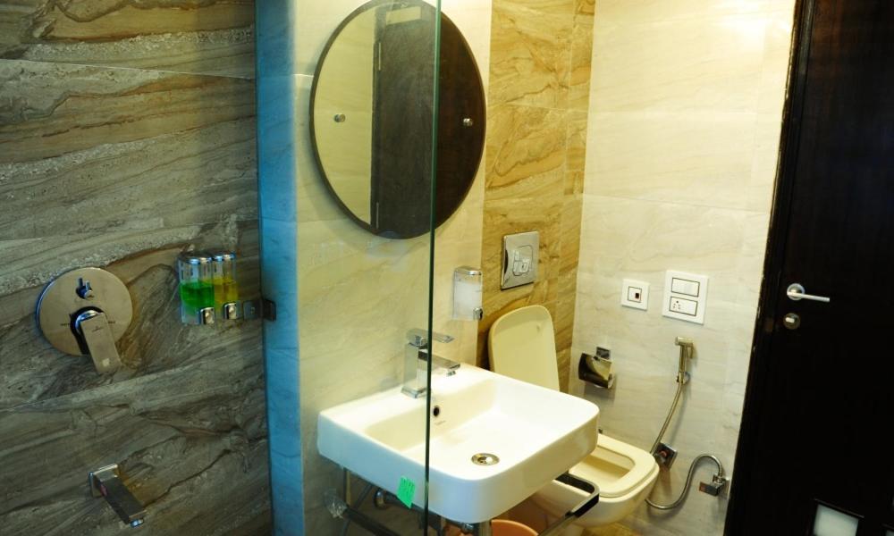 Hotel Jullundur 18 Chandigarh Ngoại thất bức ảnh