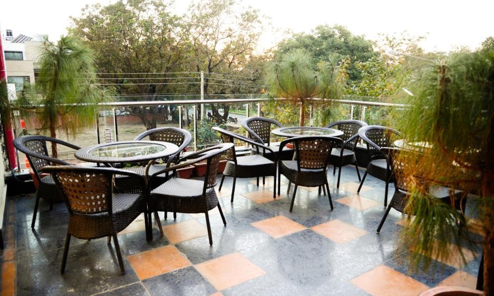 Hotel Jullundur 18 Chandigarh Ngoại thất bức ảnh